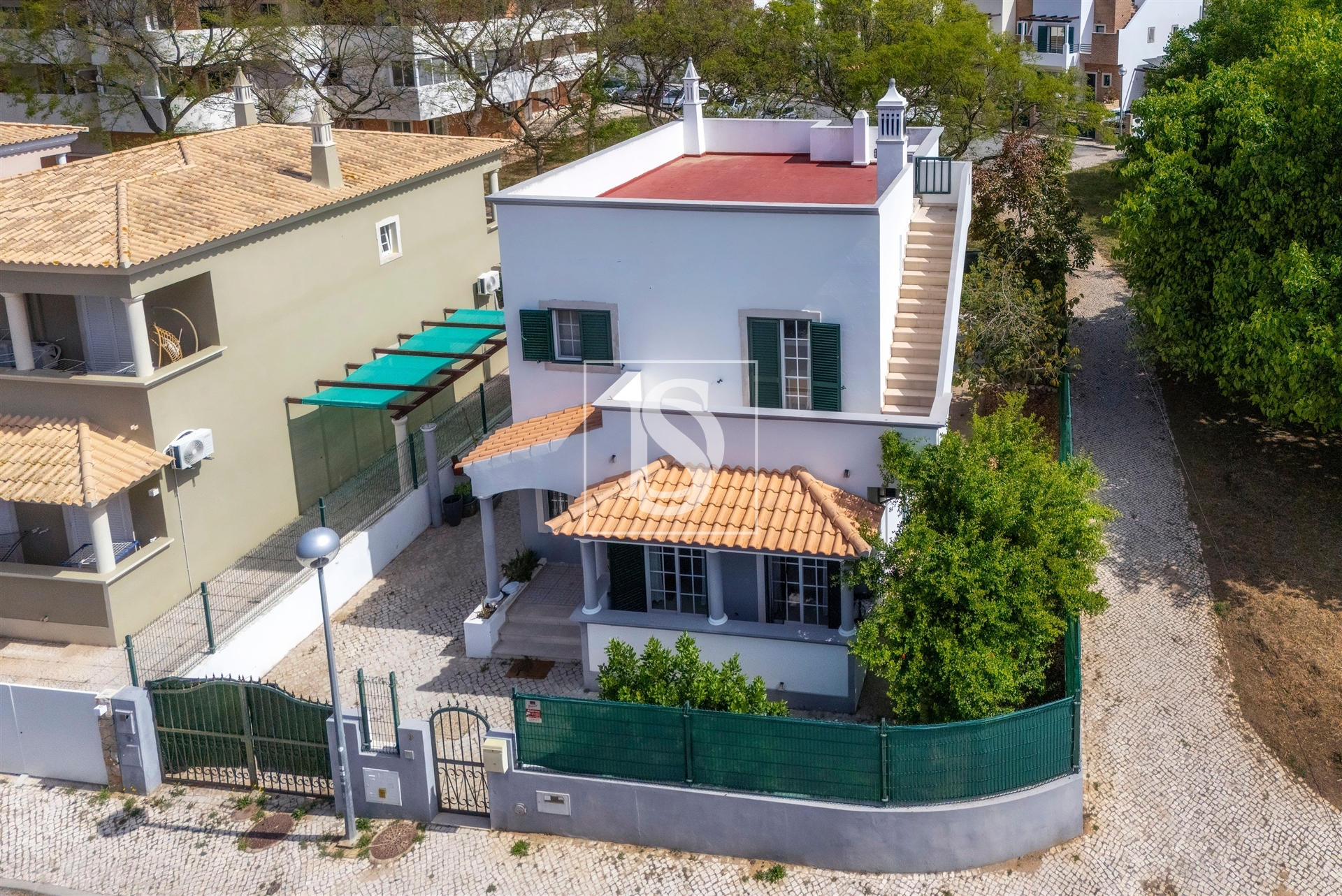 Moradia T4 Para Venda em Olh�o